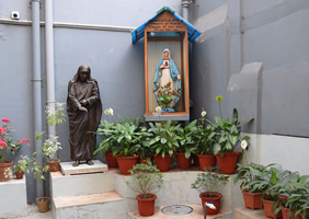 Kolkata gay cruise - Mother Teresas House