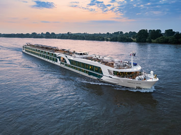 Amadeus Riva gay cruise