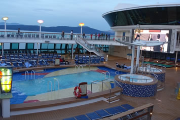 Radiance of the Seas pool