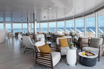 Le Jacques Cartier Panoramic lounge