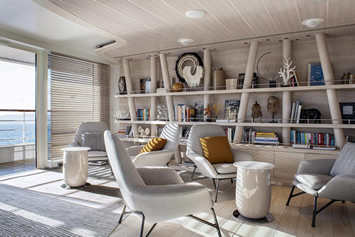 Le Jacques Cartier Main lounge