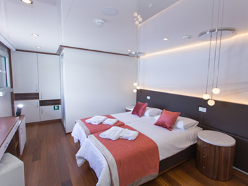 Avangard Main deck cabin