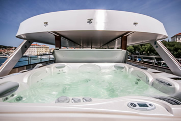 Nautilus ship jacuzzi