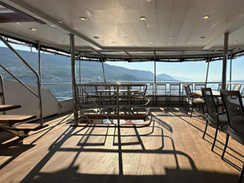 Seagull outdoor lounge