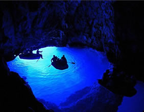 Croatia lesbian cruise - Blue Cave