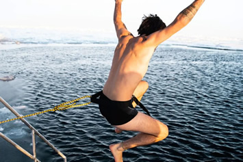 Arctic polar plunge