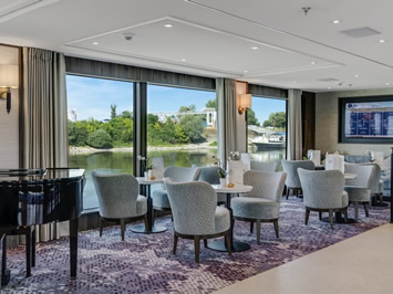 Riviera Radiance Lounge