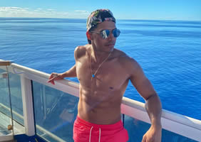 Bermuda gay cruise sea day