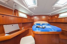 Jeanneau Sun Odyssey 54 DS yacht cabin