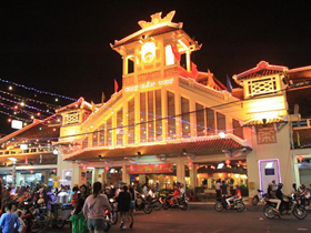 Mekong gay cruise - Can Tho night market