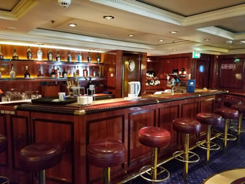 Royal Clipper bar