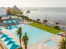 Club Med Cancun pool