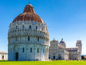 Pisa, Italy lesbian cruise