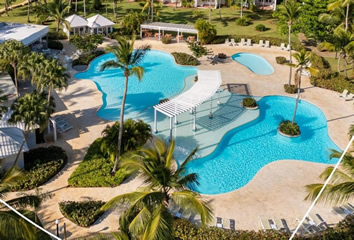 Unico gay resort restaurants