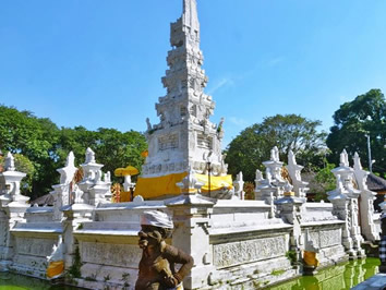 Bali gay tour - Jagatnatha temple