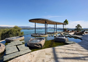 The Brown Hotel, Guatap�