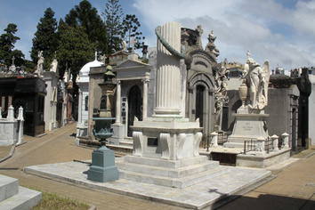 Buenos Aires lesbian tour - Recoleta Cemetery