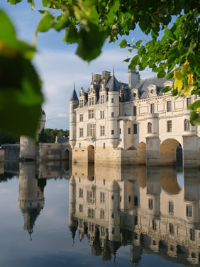 Loire Valley lesbian tour - Chenonceau Castle