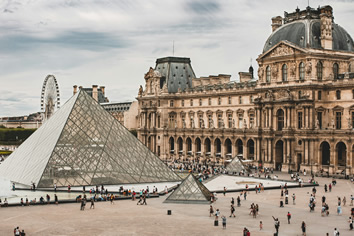 Paris lesbian tour - Louvre