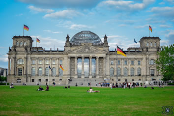 Reichstag Berlin lesbian tour