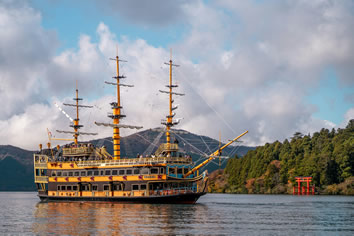 Hakone Japan lesbian tour