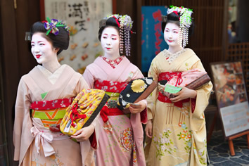 Kyoto lesbian tour geisha