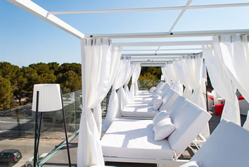 Som Dona lesbian hotel Top Roof