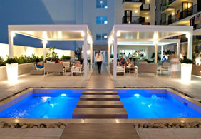 Dolmen Hotel pool bar