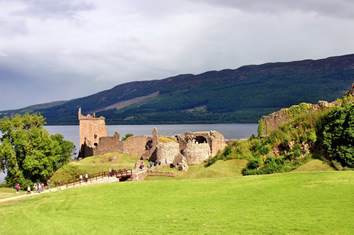 Scotland lesbian tour - Urquhart Castle & Loch Ness