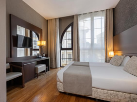 Colonial Hotel Barcelona room
