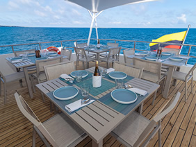 Galapagos Angel Al Fresco dining