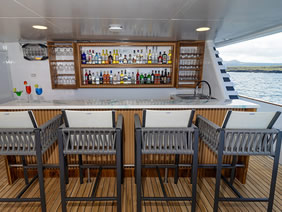 Galapagos Angel yacht bar