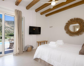 Lithos Suites Hotel room