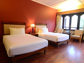 Dragon�s Nest Hotel room