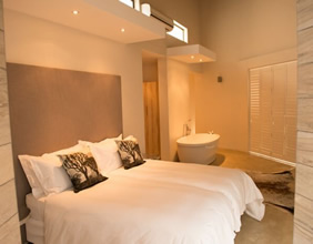Moditlo River Lodge room
