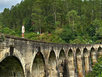 Sri Lanka gay tour - Nine Arches Bridge