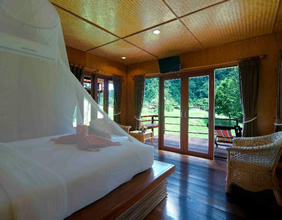 Cliff & River Jungle Resort room