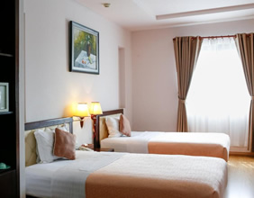 Chau Pho Hotel room