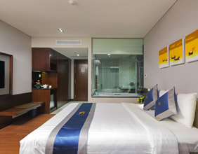 Central Palace Hotel room