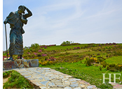 Spain gay hiking - pilgrim statue