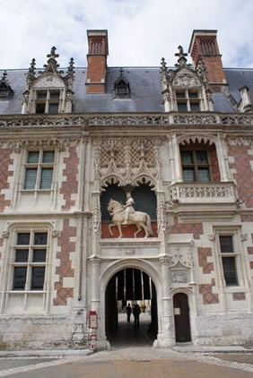 France gay tour - Chateau Blois