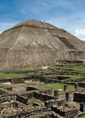 Teotihuacan Pyramids gay tour