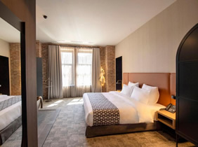 Qarvasla Hotel room