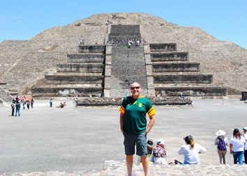 Teotihuacan pyramids gay tour