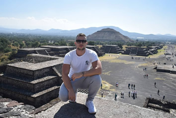 Teotihuacan Pyramid gay tour