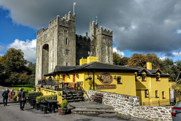 Ireland gay tour - Bunratty Castle
